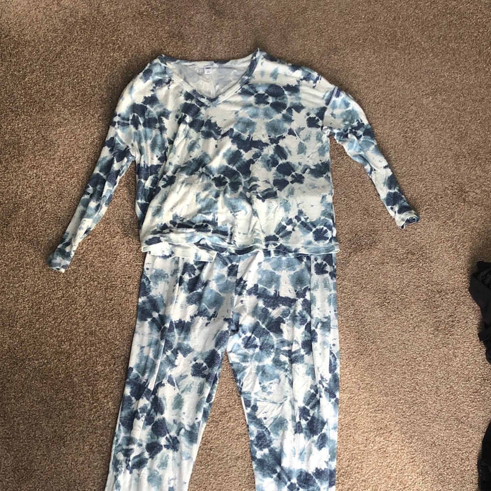 Blue and White Women’s Lounge Set